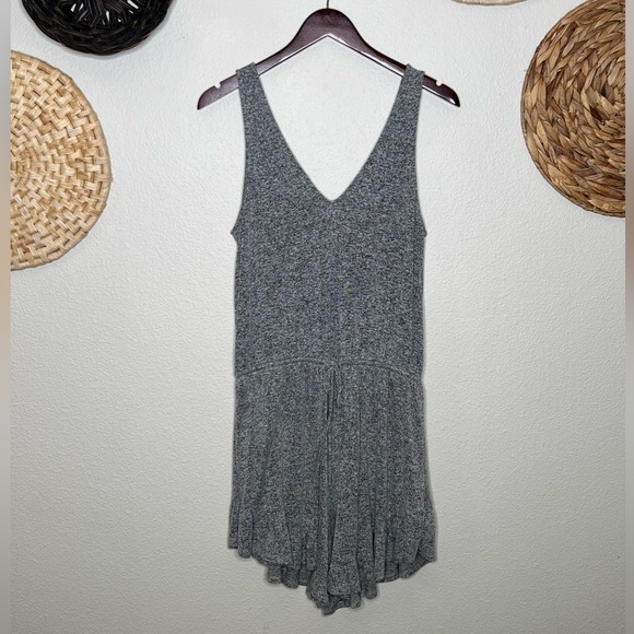 Express Short Gray Knit Romper Size Medium - Picture 1 of 7